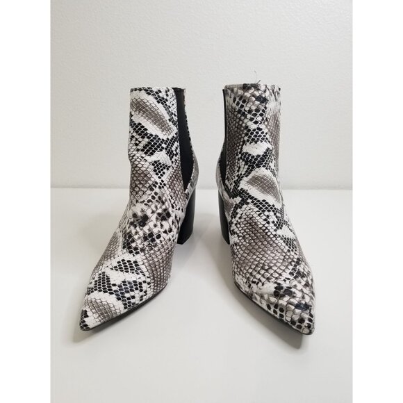 Simply Chic Gore‎ Booties in Snake Print - Size 9 - Picture 3 of 9